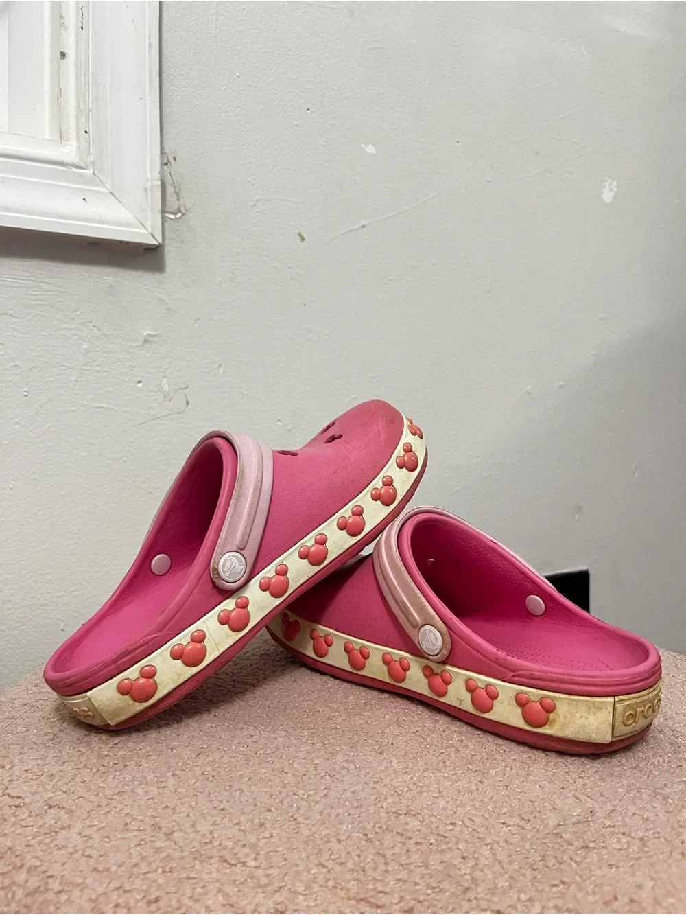 CROCS Kids Pink Minnie Mouse Accent Clogs